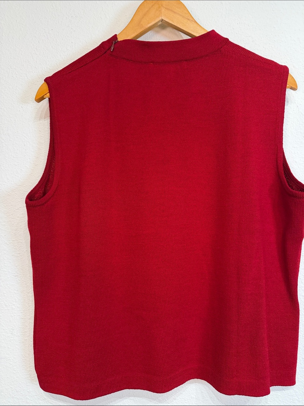 St. John Red Knit Shell Sweater Top Size L Luxury Designer Sleeveless Mock Neck - Picture 3 of 7
